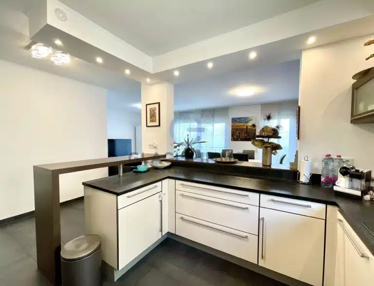 SUPERBE DUPLEX DE 208M² AU TOTAL DONT 2 TERRASSES DE 20M² CHACUNES. - Glacis Immo